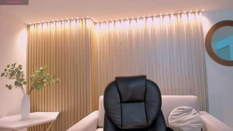 Molly Sunders online show from March 3, 5:02 am