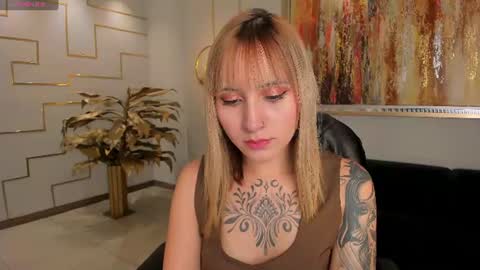 Molly Sunders online show from June 13, 9:13 pm