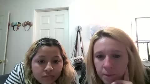 Snapshot of molovescows chatting on December 16, 1:43 am Bbymoxoxo online show from December 16, 1:43 am