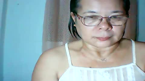 Snapshot of mombastic55 chatting on May 18, 1:17 pm mombastic55 online show from May 18, 1:17 pm