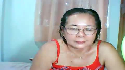 Snapshot of mombastic55 chatting on May 26, 4:30 am mombastic55 online show from May 26, 4:30 am