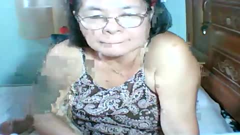 Snapshot of mombastic55 chatting on May 30, 8:00 am mombastic55 online show from May 30, 8:00 am