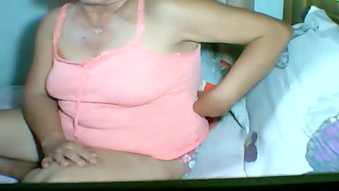 Snapshot of mombastic55 chatting on June 9, 8:15 am mombastic55 online show from June 9, 8:15 am