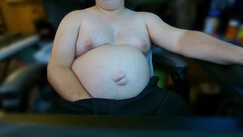 Snapshot of momentofs123 chatting on December 16, 5:45 am momentofs123 online show from December 16, 5:45 am