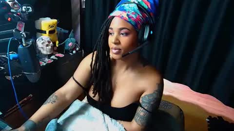 MOMMI SH3DEVIL online show from April 3, 4:38 pm