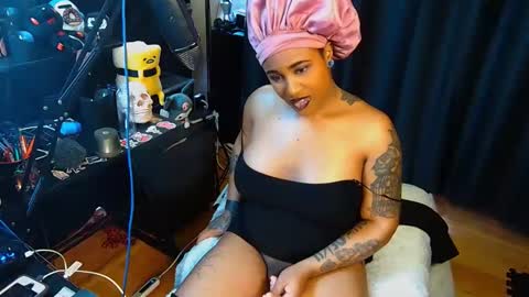 MOMMI SH3DEVIL online show from April 5, 6:05 pm