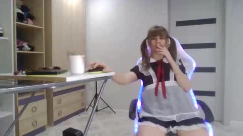 MommmY  online show from September 17, 7:59 pm