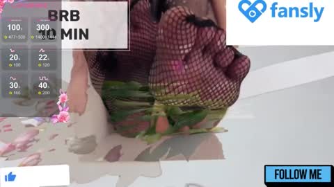 Mommy online show from December 5, 2:09 am