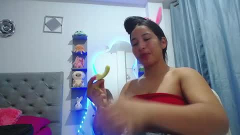 Snapshot of mommy_dulce chatting on May 1, 1:54 am ANDREA online show from May 1, 1:54 am