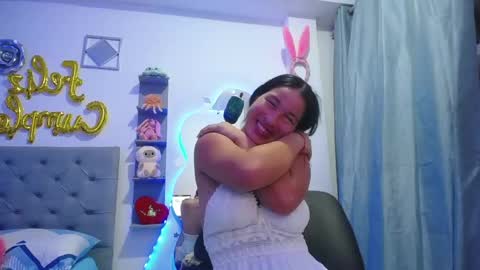 Snapshot of mommy_dulce chatting on May 19, 1:44 am ANDREA online show from May 19, 1:44 am