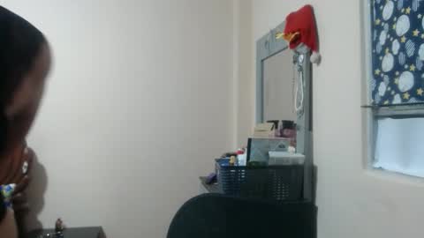 Snapshot of mommy_sexy2 chatting on December 18, 2:17 am zarai online show from December 18, 2:17 am