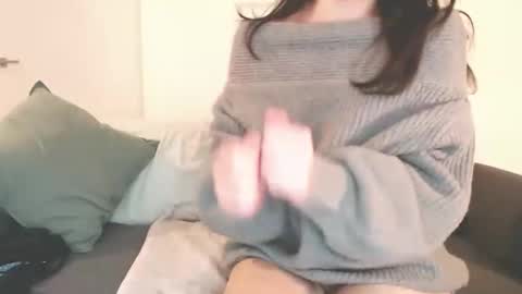 Momo online show from December 5, 5:50 pm