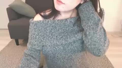 Momo online show from December 7, 12:45 pm