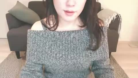 Momo online show from December 7, 3:52 pm