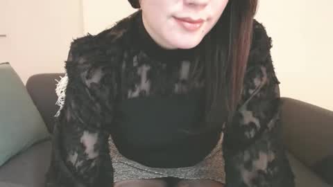 Momo online show from December 10, 7:00 pm