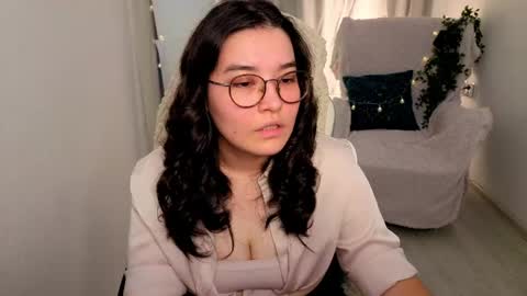 Momo online show from June 4, 10:05 pm