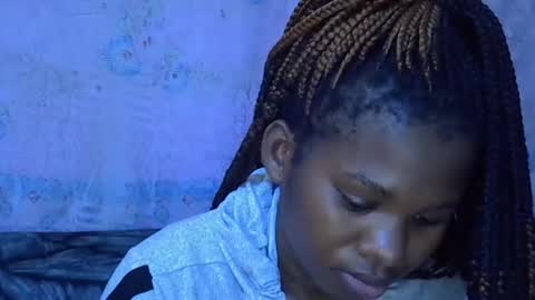 Snapshot of momsdoll chatting on January 19, 6:39 am momsdoll online show from January 19, 6:39 am