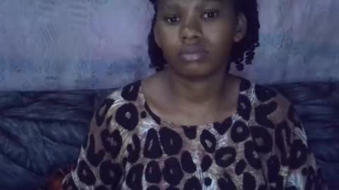 Snapshot of momsdoll chatting on February 4, 6:08 am momsdoll online show from February 4, 6:08 am