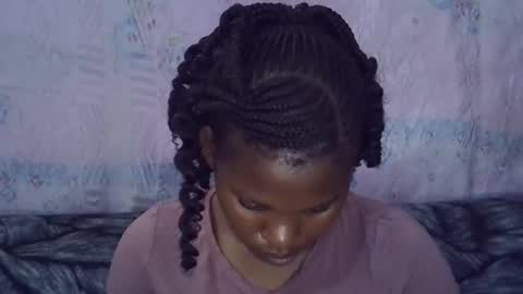 Snapshot of momsdoll chatting on February 10, 7:12 am momsdoll online show from February 10, 7:12 am