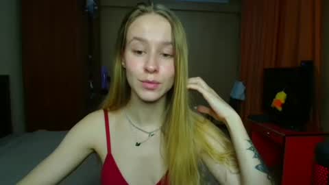 Mona online show from October 11, 6:06 pm