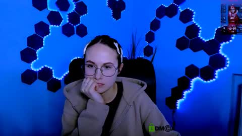 Snapshot of mona_cloud chatting on February 14, 9:00 pm Mona online show from February 14, 9:00 pm