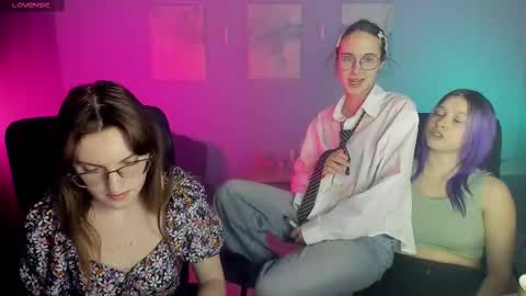 Snapshot of mona_cloud chatting on February 19, 8:27 pm Mona online show from February 19, 8:27 pm