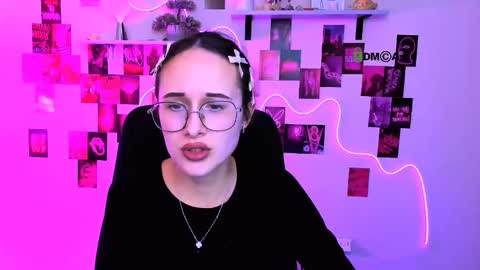 Snapshot of mona_cloud chatting on March 4, 8:26 pm Mona online show from March 4, 8:26 pm