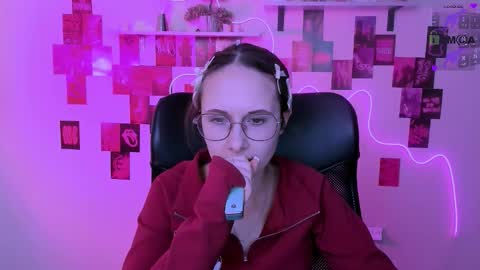 Snapshot of mona_cloud chatting on March 13, 9:43 pm Mona online show from March 13, 9:43 pm