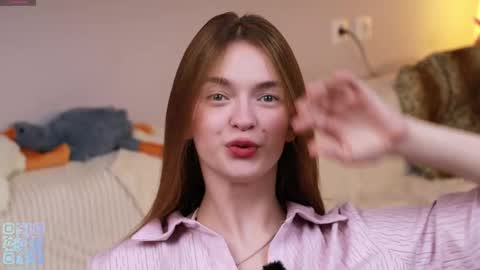 Snapshot of monabrickell chatting on October 2, 7:21 pm Mona online show from October 2, 7:21 pm