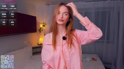 Snapshot of monabrickell chatting on October 16, 7:15 pm Mona online show from October 16, 7:15 pm