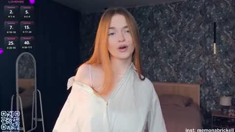 Snapshot of monabrickell chatting on December 3, 7:34 pm Mona online show from December 3, 7:34 pm