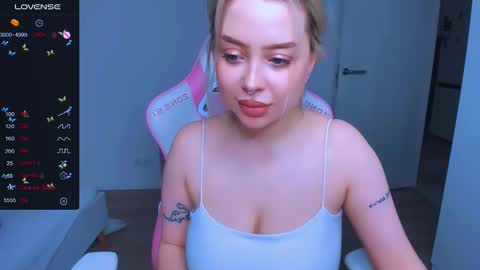 Snapshot of monalauu chatting on February 27, 10:48 am online show from February 27, 10:48 am