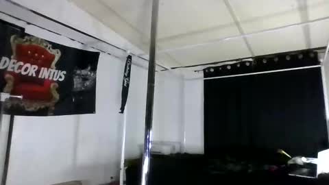 Snapshot of monaleakher chatting on December 14, 8:23 am MonaLeakher online show from December 14, 8:23 am