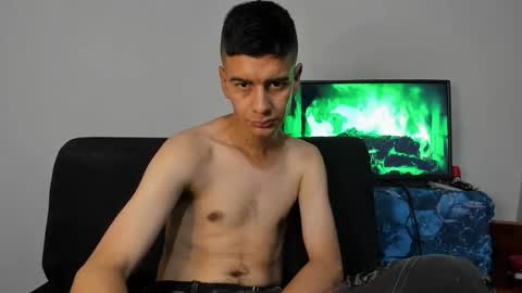 Snapshot of monarquia_ chatting on December 7, 4:31 am nicolas online show from December 7, 4:31 am