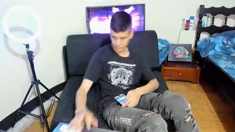 Snapshot of monarquia_ chatting on December 23, 1:18 am nicolas online show from December 23, 1:18 am