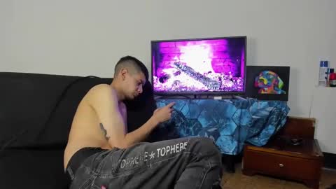 Snapshot of monarquia_ chatting on December 27, 3:09 am nicolas online show from December 27, 3:09 am