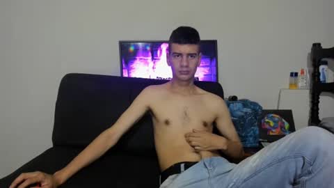 Snapshot of monarquia_ chatting on December 28, 1:18 am nicolas online show from December 28, 1:18 am