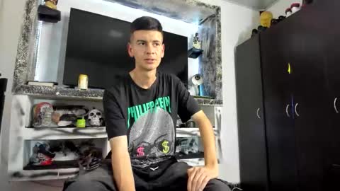 Snapshot of monarquia_ chatting on March 10, 3:11 am nicolas online show from March 10, 3:11 am