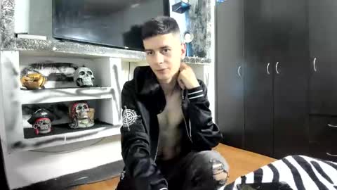 Snapshot of monarquia_ chatting on March 15, 2:17 am nicolas online show from March 15, 2:17 am