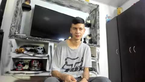 Snapshot of monarquia_ chatting on March 15, 7:42 pm nicolas online show from March 15, 7:42 pm