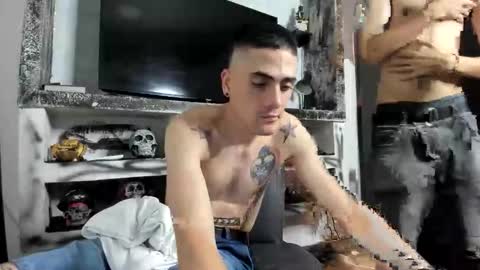 Snapshot of monarquia_ chatting on March 22, 10:46 pm nicolas online show from March 22, 10:46 pm