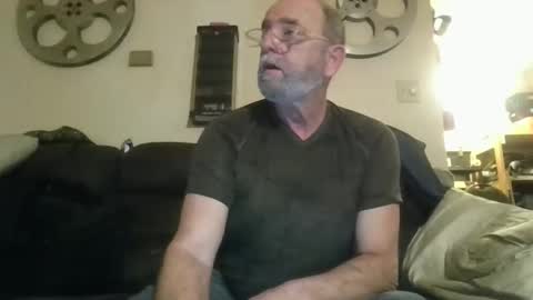 mondaymonday online show from January 3, 11:25 am