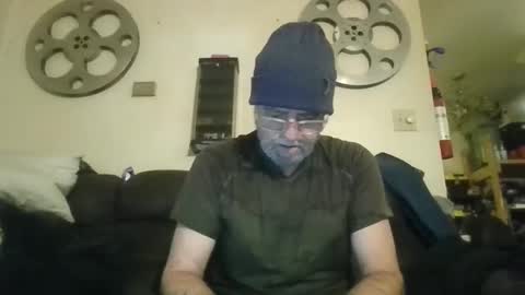 mondaymonday online show from January 3, 4:27 pm