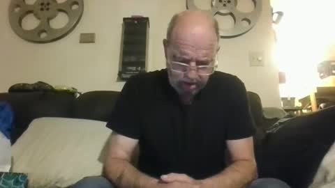mondaymonday online show from January 5, 7:17 am