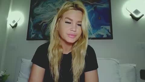 Snapshot of moni_ chatting on January 14, 3:56 am Monica online show from January 14, 3:56 am