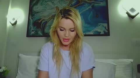 Snapshot of moni_ chatting on February 3, 4:10 am Monica online show from February 3, 4:10 am