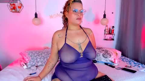 aleja      independent model       online show from April 28, 4:45 pm