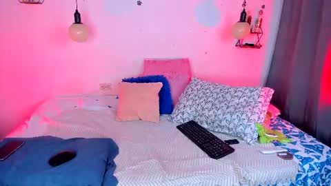 aleja      independent model       online show from June 25, 3:27 pm