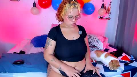 aleja      independent model       online show from July 7, 12:46 am