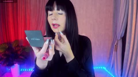 Monica online show from November 8, 1:33 pm